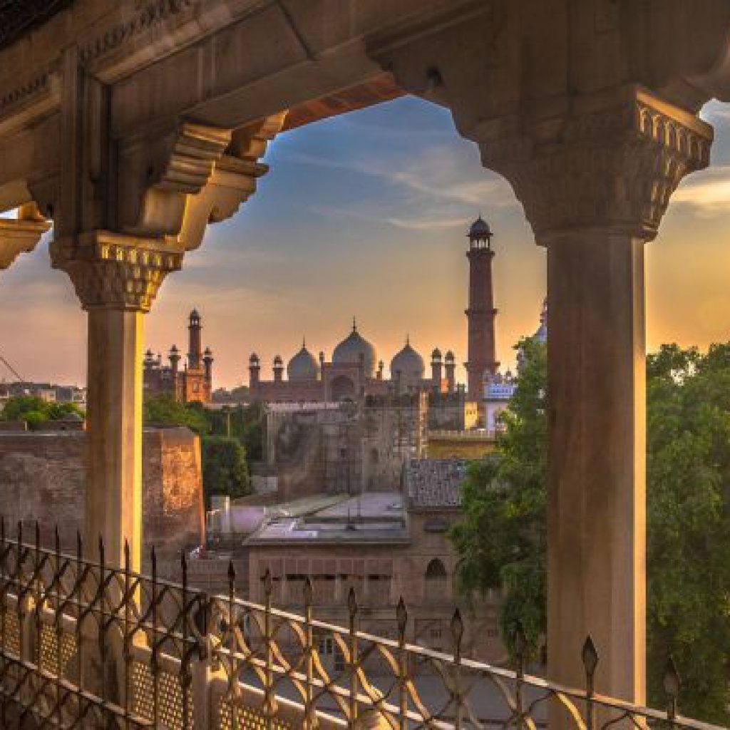 About us | Dental Surgeons Badshahi Mosque - Dental Tourism - Dental Surgeons